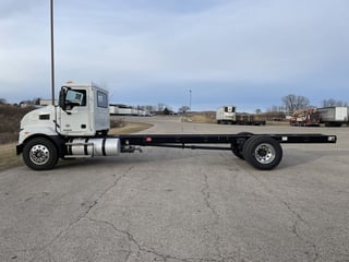 Slide images of 2025 MACK MD642