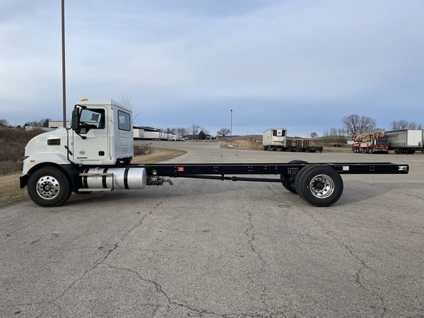 Slide images of 2025 MACK MD642