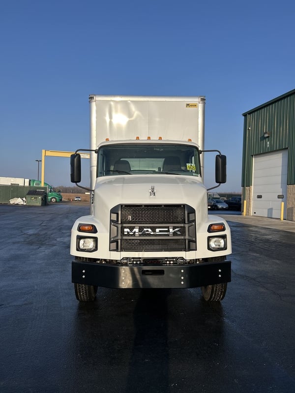 Slide images of 2025 MACK MD642