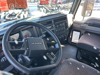 Slide images of 2025 MACK MD642