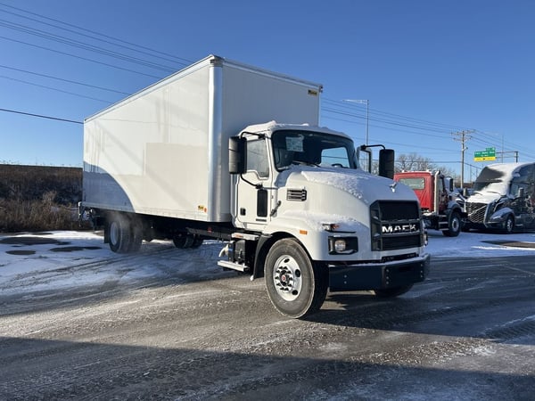 Slide images of 2025 MACK MD642