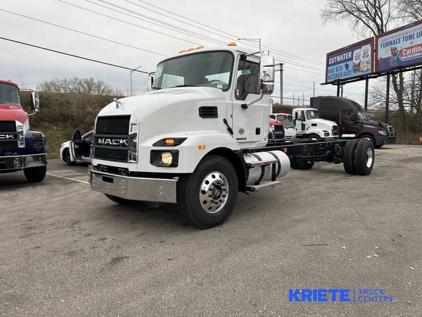 Slide images of 2025 MACK MD642 