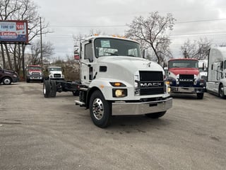 Slide images of 2025 MACK MD642 