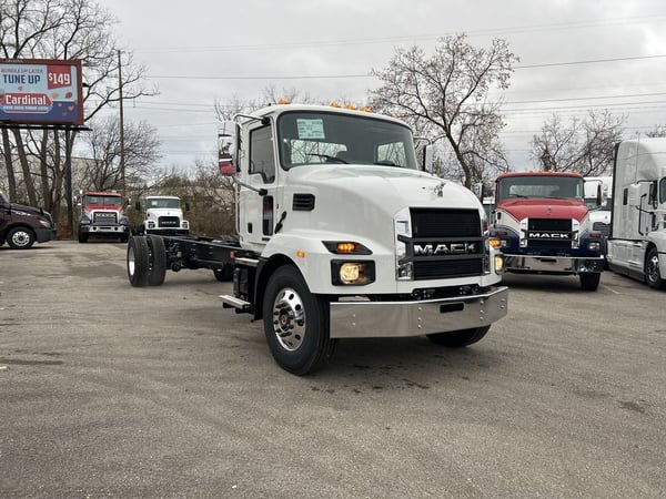Slide images of 2025 MACK MD642 