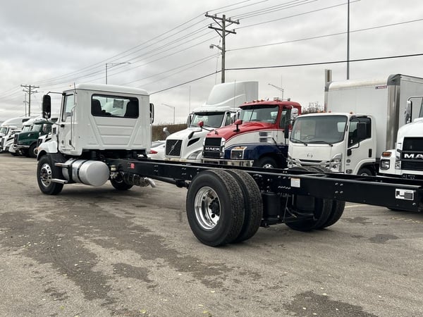 Slide images of 2025 MACK MD642 