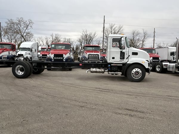 Slide images of 2025 MACK MD642