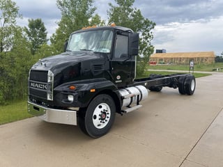 Slide images of 2025 MACK MD742