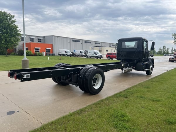 Slide images of 2025 MACK MD742