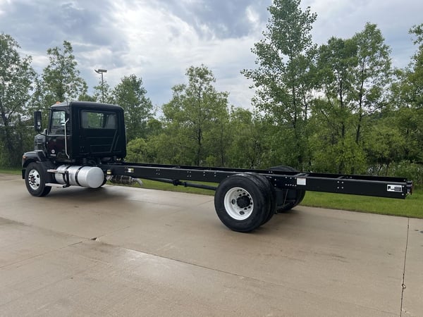 Slide images of 2025 MACK MD742