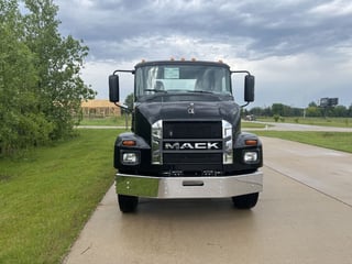 Slide images of 2025 MACK MD742