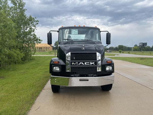 Slide images of 2025 MACK MD742
