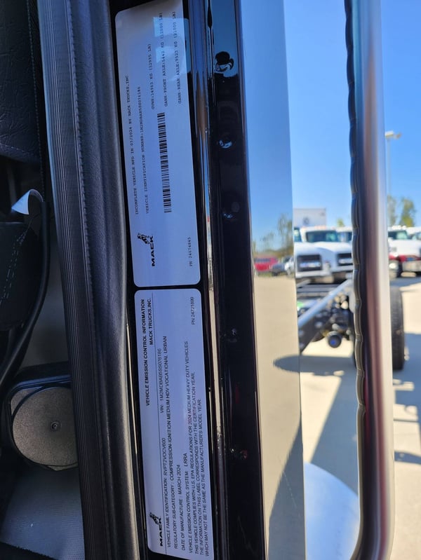 Slide images of 2025 MACK MD742