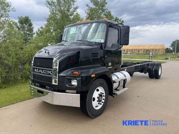 Slide images of 2025 MACK MD742