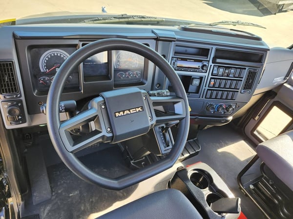Slide images of 2025 MACK MD742