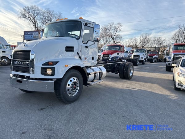 Slide images of 2025 MACK MD742