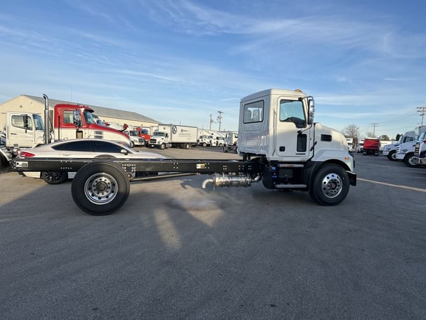 Slide images of 2025 MACK MD742