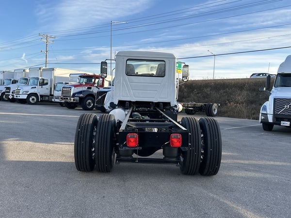 Slide images of 2025 MACK MD742