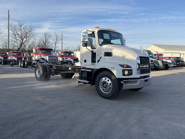 Slide images of 2025 MACK MD742