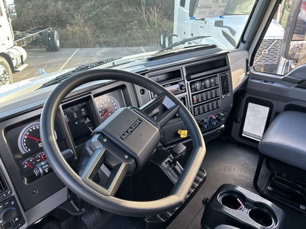Slide images of 2025 MACK MD742