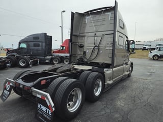 Slide images of 2022 VOLVO VNL64T860