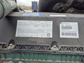 Slide images of 2022 VOLVO VNL64T760