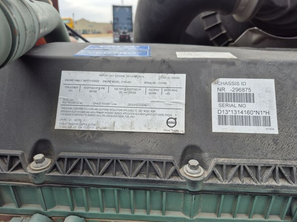 Slide images of 2022 VOLVO VNL64T760