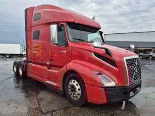 Slide images of 2022 VOLVO VNL64T760