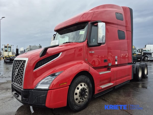 Slide images of 2022 VOLVO VNL64T760
