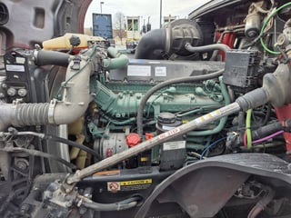 Slide images of 2022 VOLVO VNL64T760