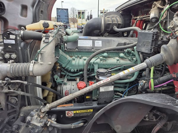 Slide images of 2022 VOLVO VNL64T760