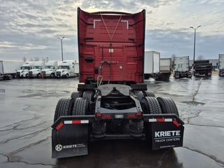Slide images of 2022 VOLVO VNL64T760