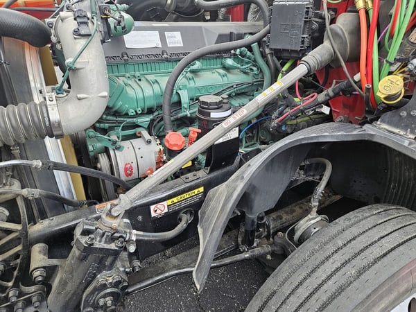 Slide images of 2022 VOLVO VNL64T760