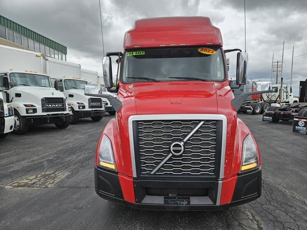 Slide images of 2022 VOLVO VNL64T760