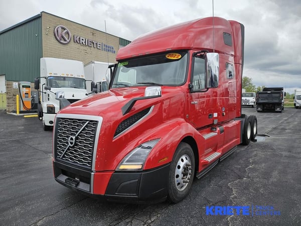 Slide images of 2022 VOLVO VNL64T760