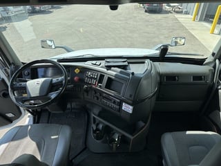 Slide images of Tandem Axle Sleeper Cab Rentals 